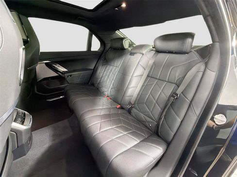 Certified 2023 BMW i7 xDrive60 AWD/4WD image 23