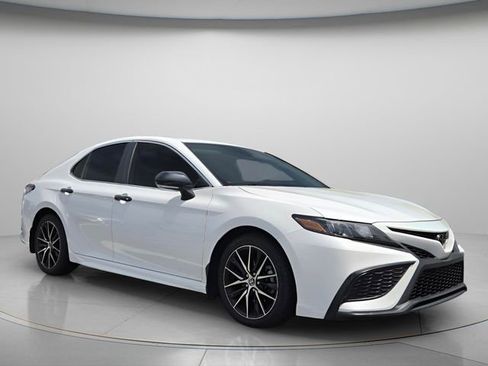 Used 2023 Toyota Camry SE image 8