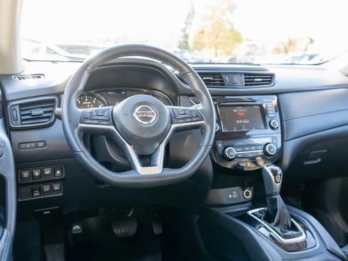Used 2019 Nissan Rogue SV image 14