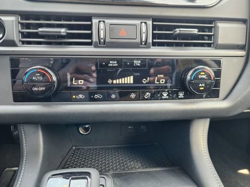 Used 2025 Nissan Pathfinder S AWD/4WD image 18