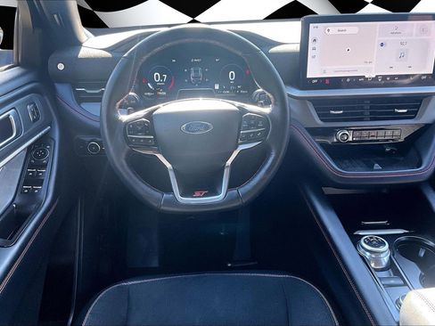 Used 2025 Ford Explorer ST image 5