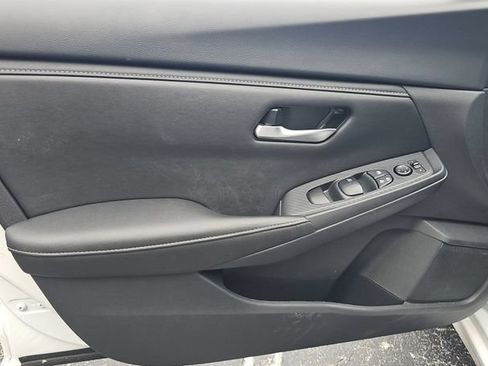 Used 2025 Nissan Sentra SV FWD image 6