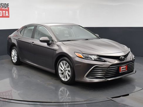 Used 2024 Toyota Camry LE image 6