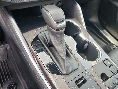 Used 2023 Toyota Highlander Platinum image 17