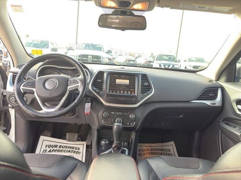 Used 2016 Jeep Cherokee Trailhawk w/ Cold Weather Group image 20