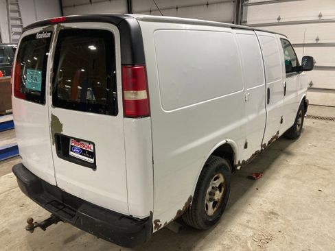 Used 2004 Chevrolet Express 1500 image 10
