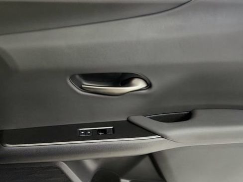 Used 2025 Lexus UX 300h FWD image 38