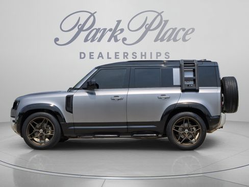 Used 2023 Land Rover Defender 110 S AWD/4WD image 2