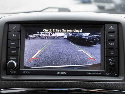 Used 2018 Dodge Grand Caravan SE w/ UConnect Hands-Free Group FWD image 3