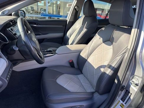 Used 2019 Toyota Camry XLE image 7