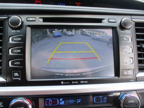 Used 2018 Toyota Highlander Limited FWD image 20
