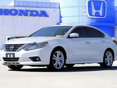 Used 2016 Nissan Altima 3.5 SL w/ 3.5 Technology Package