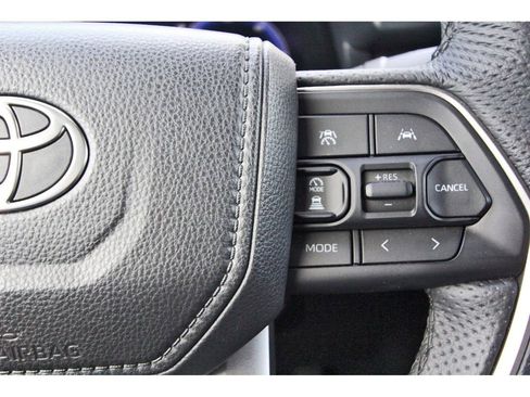 Used 2025 Toyota Tacoma Trailhunter image 20