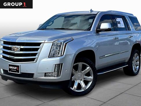 Used 2017 Cadillac Escalade Premium Luxury image 1