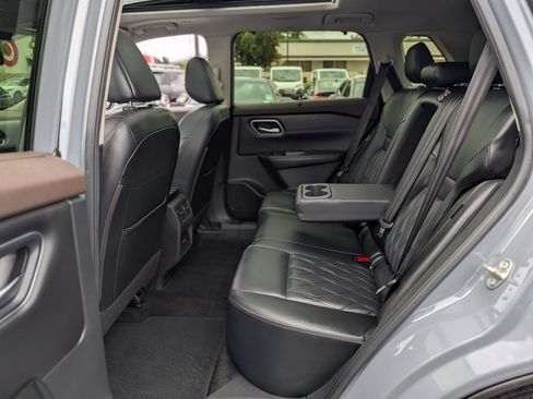 Used 2023 Nissan Rogue Platinum AWD/4WD image 17