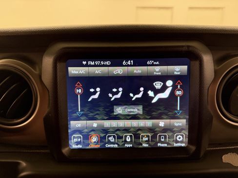 Used 2021 Jeep Wrangler Unlimited Sport image 23