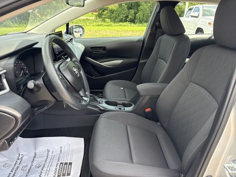 Used 2025 Toyota Corolla LE FWD image 11