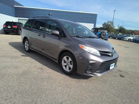 Used 2020 Toyota Sienna LE image 7