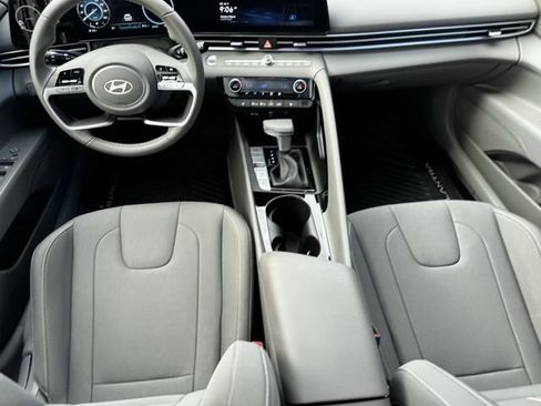 Used 2025 Hyundai Elantra SEL FWD image 12