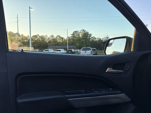 Used 2018 Chevrolet Colorado LT w/ LT Convenience Package RWD image 8