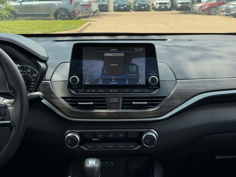 Used 2025 Nissan Altima 2.5 SV FWD image 17