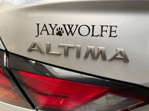 Used 2024 Nissan Altima 2.5 SR FWD image 23