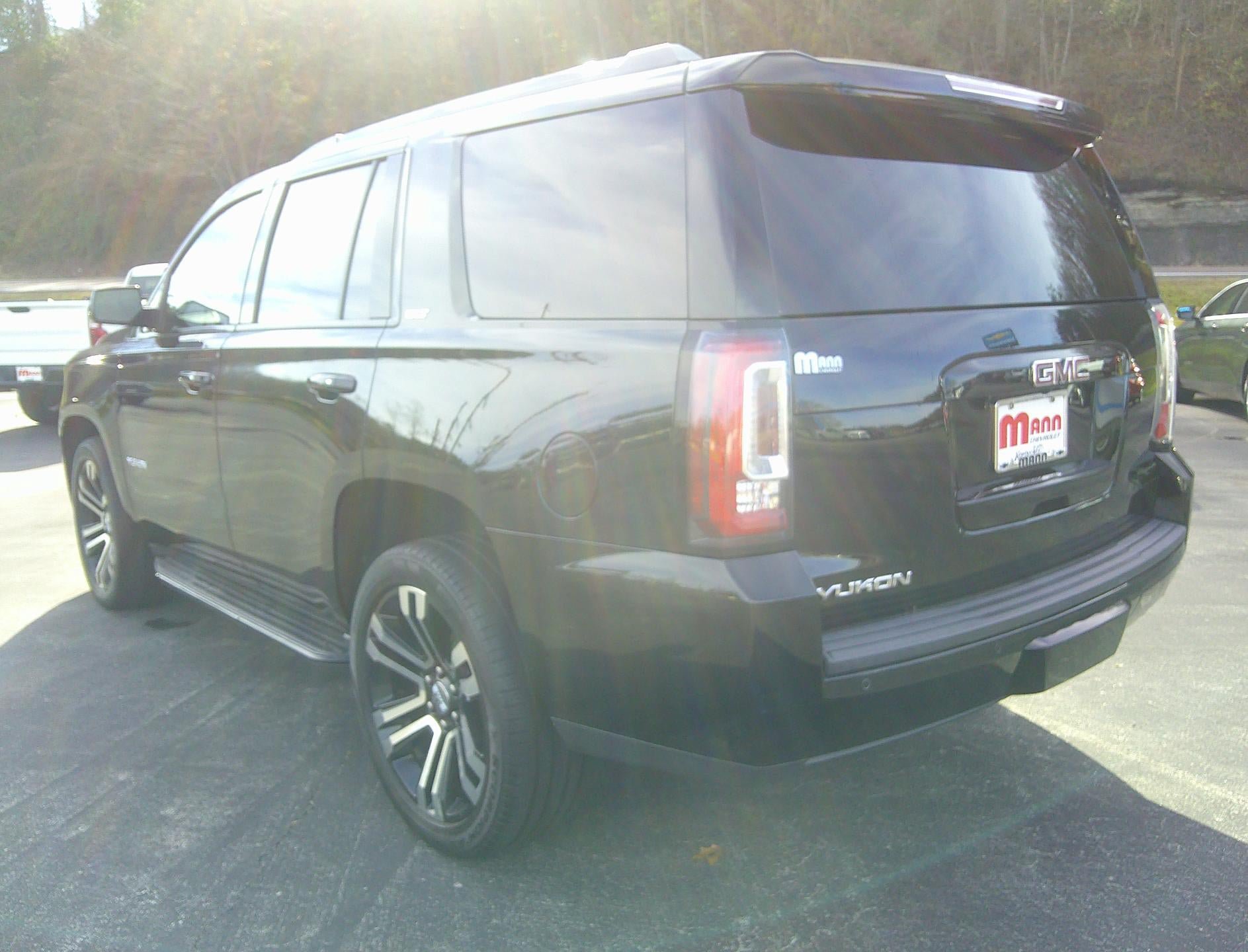 Used 2019 GMC Yukon SLT w/ Open Road Package AWD/4WD image 3