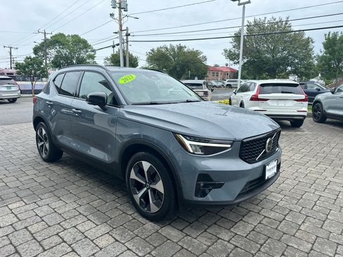 Used 2023 Volvo XC40 B5 Plus w/ Protection Package Premier AWD/4WD image 47