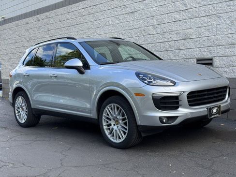 Used 2018 Porsche Cayenne Platinum Edition w/ Premium Package Plus AWD/4WD image 18