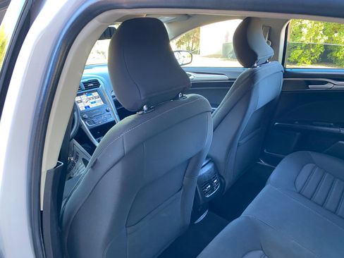 Used 2019 Ford Fusion SE image 35