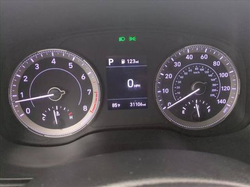 Used 2022 Hyundai Venue Limited FWD image 11