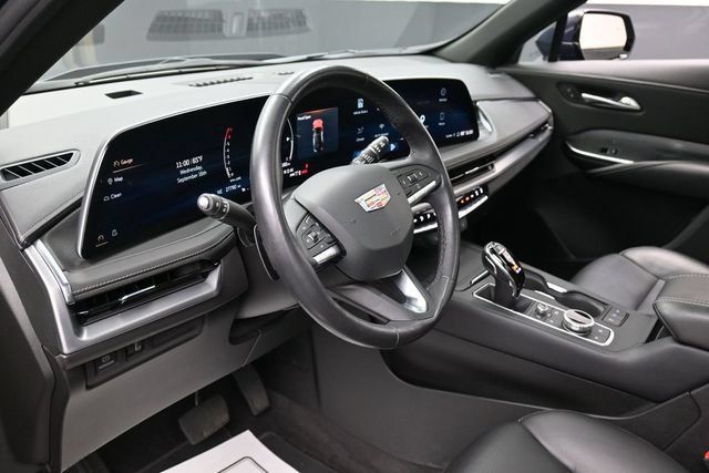 Used 2024 Cadillac XT4 Premium Luxury w/ Cold Weather Package AWD/4WD image 15