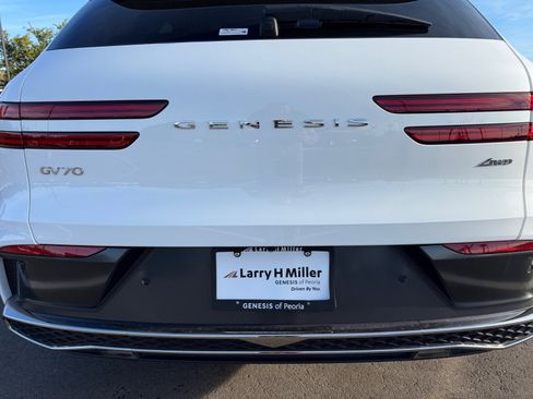 Used 2026 Genesis GV70 2.5T Select image 24