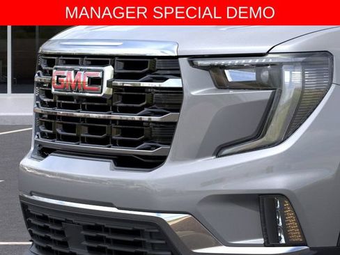 Used 2026 GMC Acadia Elevation w/ Elevation Premium Package AWD/4WD image 13