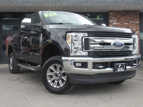 Used 2019 Ford F250 XLT w/ XLT Premium Package AWD/4WD image 2