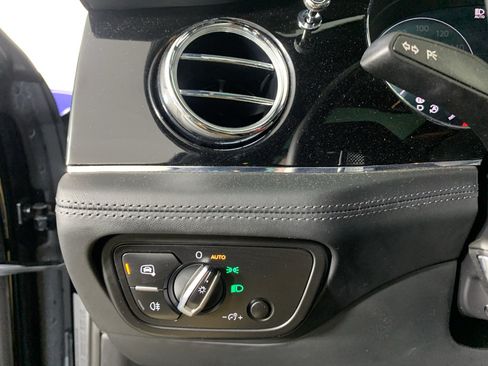 Used 2023 Bentley Bentayga AWD/4WD image 16