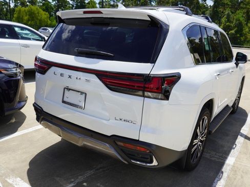 Certified 2024 Lexus LX 600 4WD w/ Luxury Package image 7