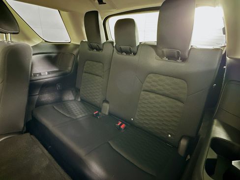 Used 2024 Nissan Pathfinder SV image 28