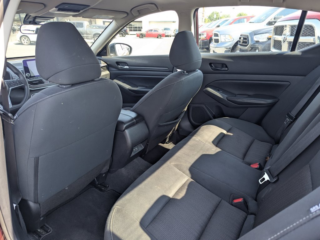 Used 2025 Nissan Altima 2.5 SV FWD image 30