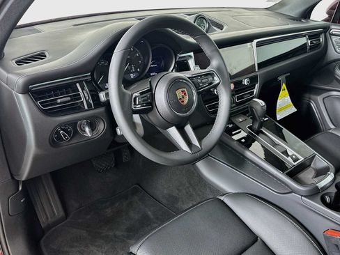 Certified 2025 Porsche Macan AWD/4WD image 4