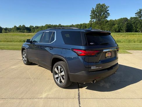 Used 2023 Chevrolet Traverse LT w/ LT Premium Package AWD/4WD image 4