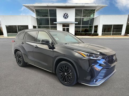 Used 2023 Toyota Highlander XSE image 1