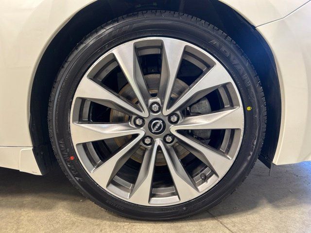 Used 2023 Nissan Maxima Platinum w/ Sport Mat Group FWD image 11