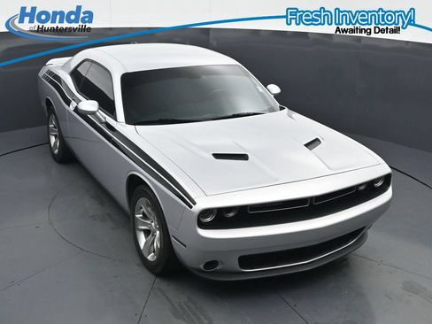 Used 2021 Dodge Challenger SXT RWD image 18