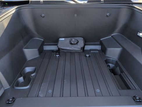 New 2025 Chevrolet Silverado EV RST AWD/4WD image 31