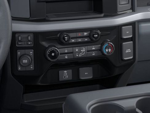 New 2025 Ford F250 XLT w/ FX4 Off-Road Package image 15