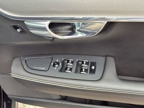 Used 2020 Volvo S90 T6 R-Design image 33