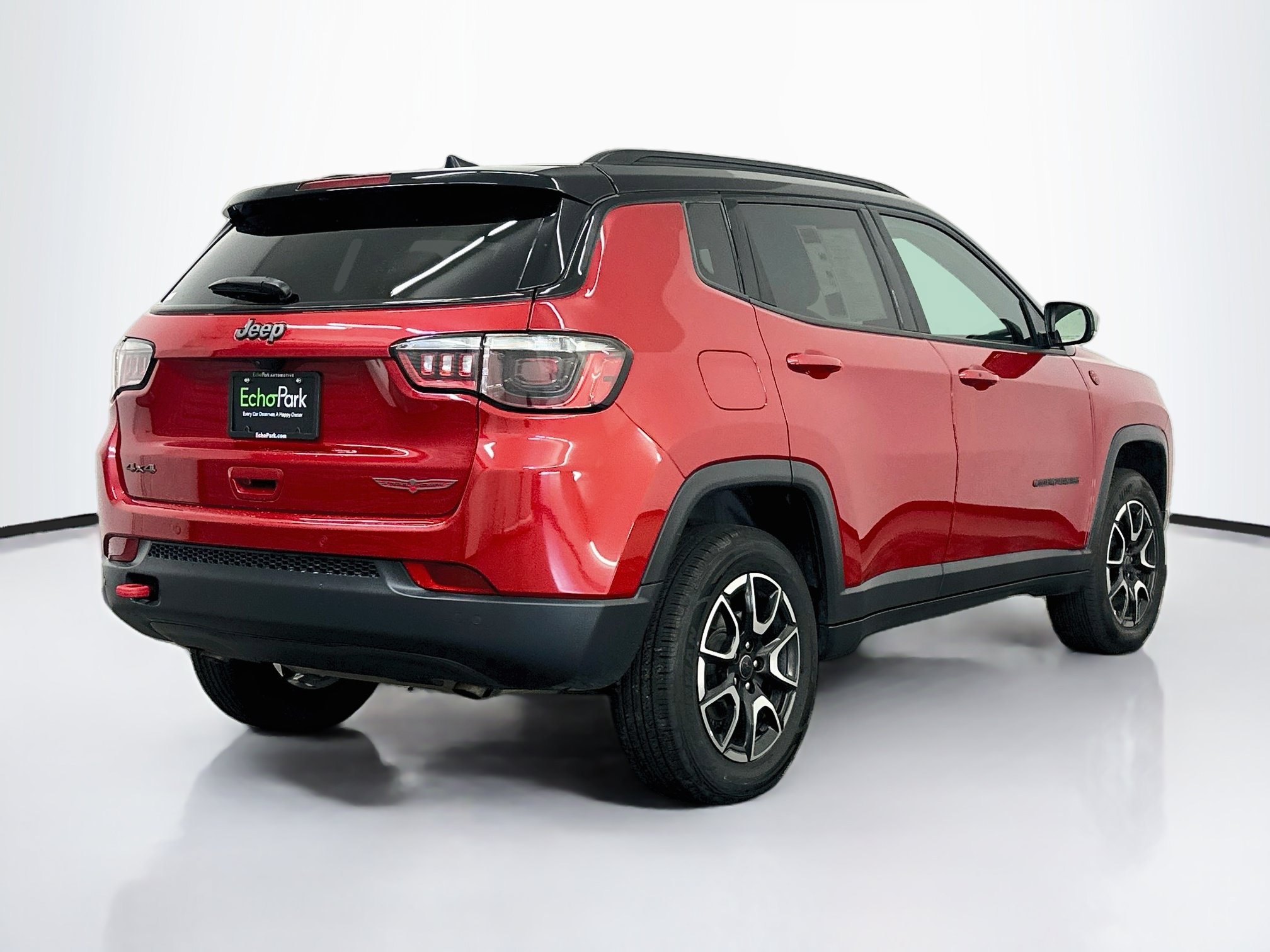 Used 2025 Jeep Compass Trailhawk AWD/4WD image 9