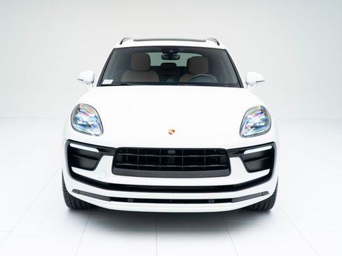 Certified 2026 Porsche Macan AWD/4WD image 6