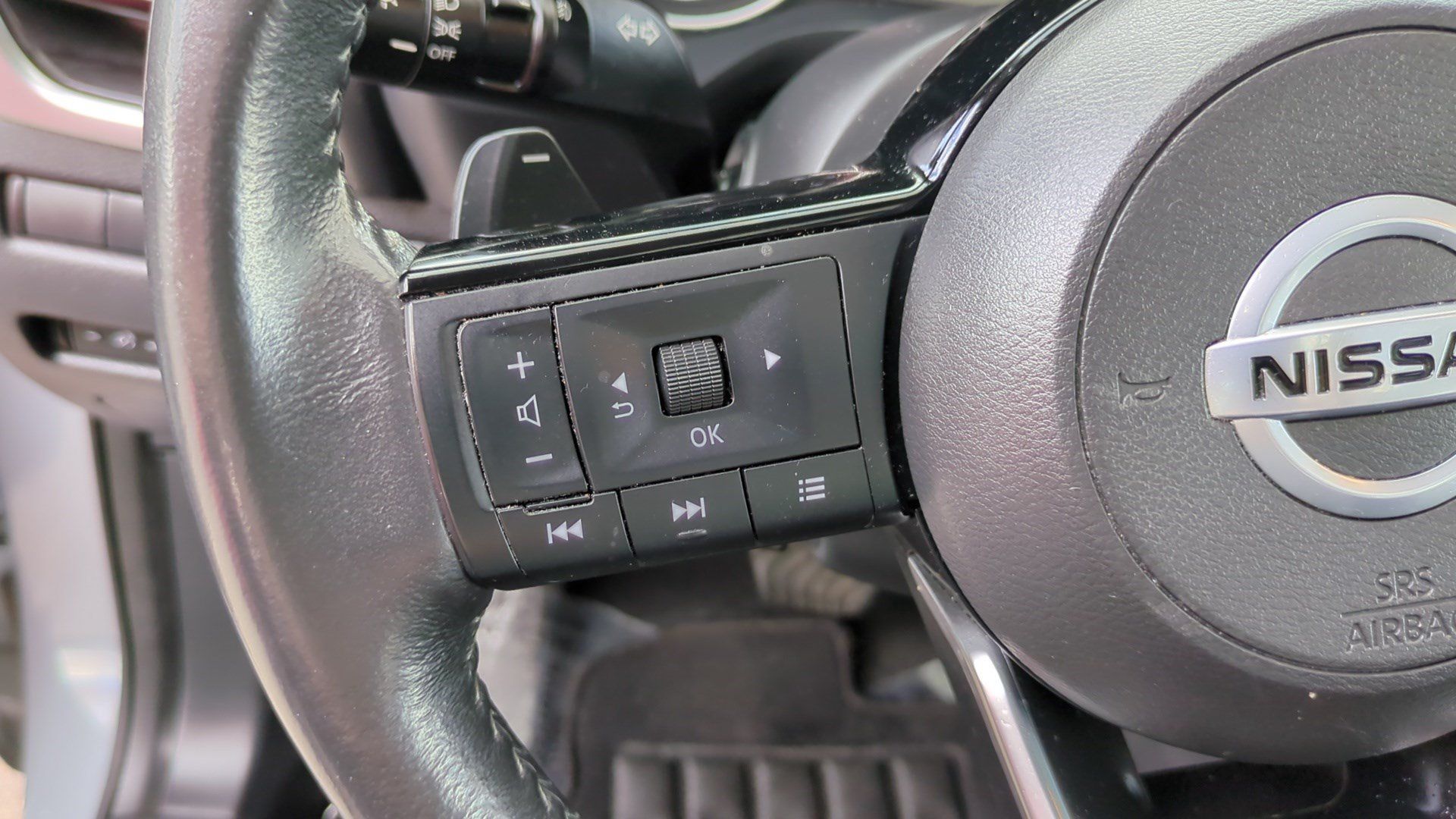 Used 2021 Nissan Rogue SL FWD image 17